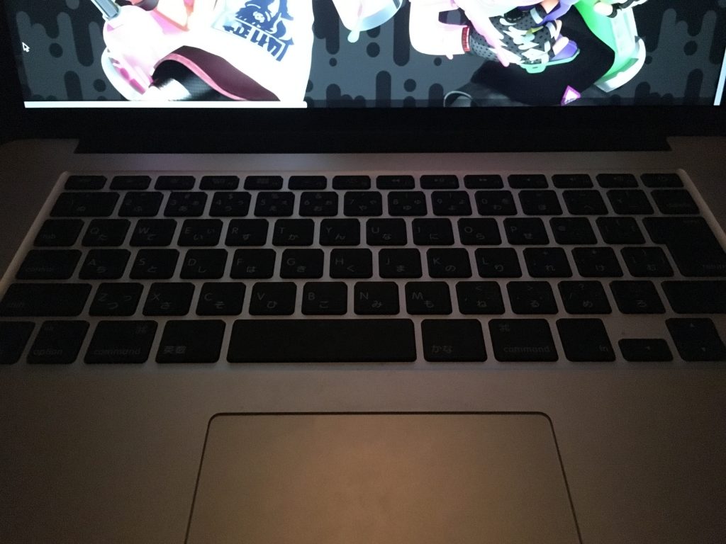 MacBook Proのキーボード バックライトが暗いとき